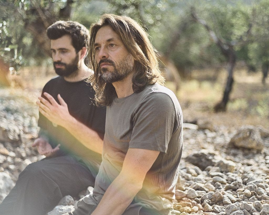 Press photo of Aukai and Vraell